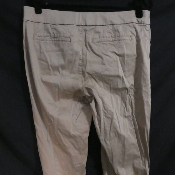 LEE | 14 medium | Chic Khaki Capri Pants with Pockets - Picture 12 of 15